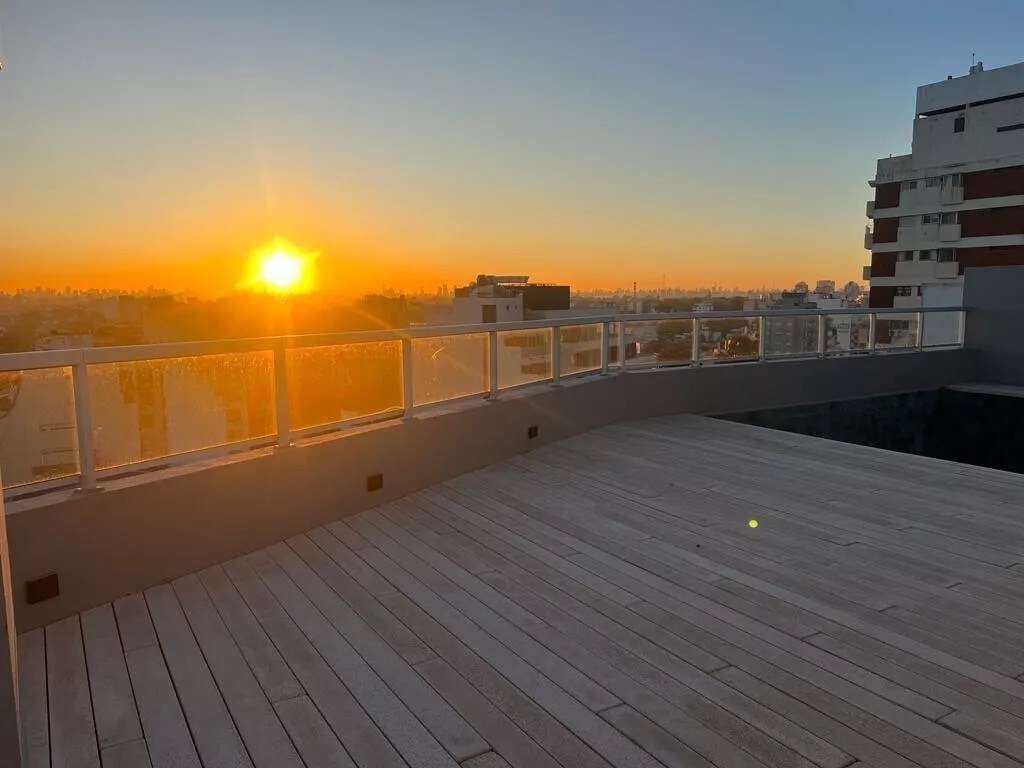Penthouse 100m2, Gym, Pool, Party Room, Bbq. NEW