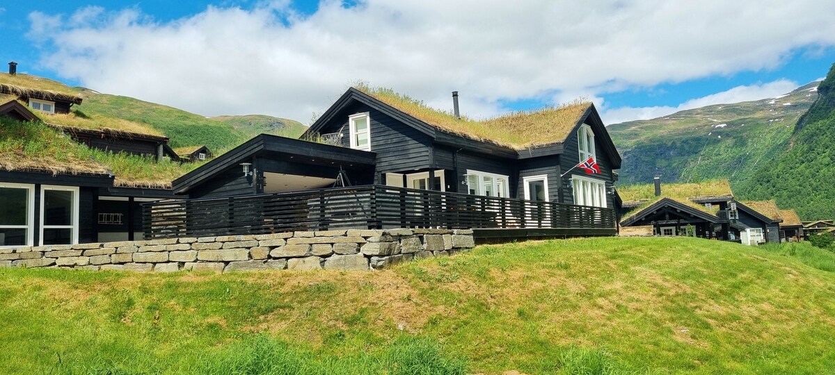 Stor og flott familiehytte med jacuzzi