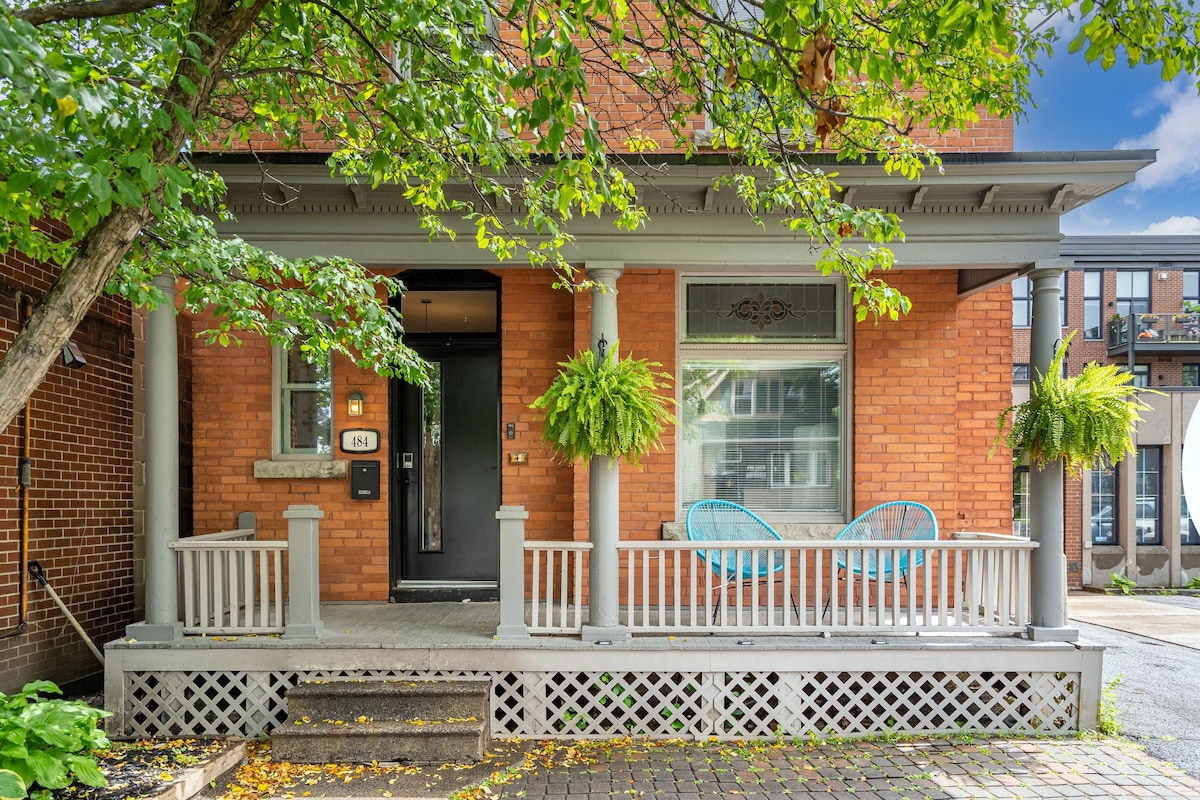 Boutique Loft Studio with Patio