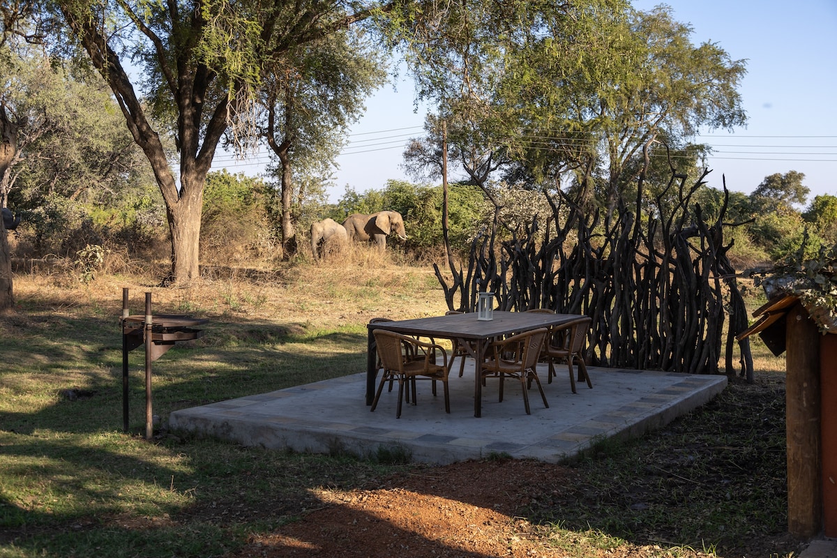 Hippo hide,自炊式小木屋