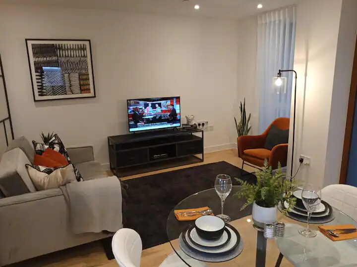 Modern flat in Uxbridge and near to the airport