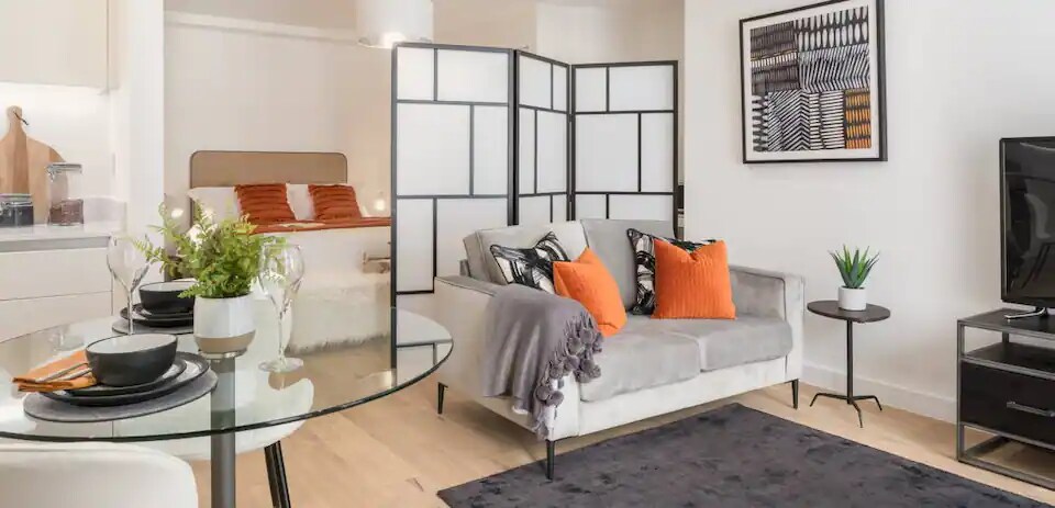 Modern flat in Uxbridge and near to the airport