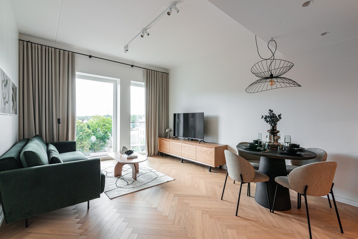 Modern Spacious Lux Design apartment with parking
