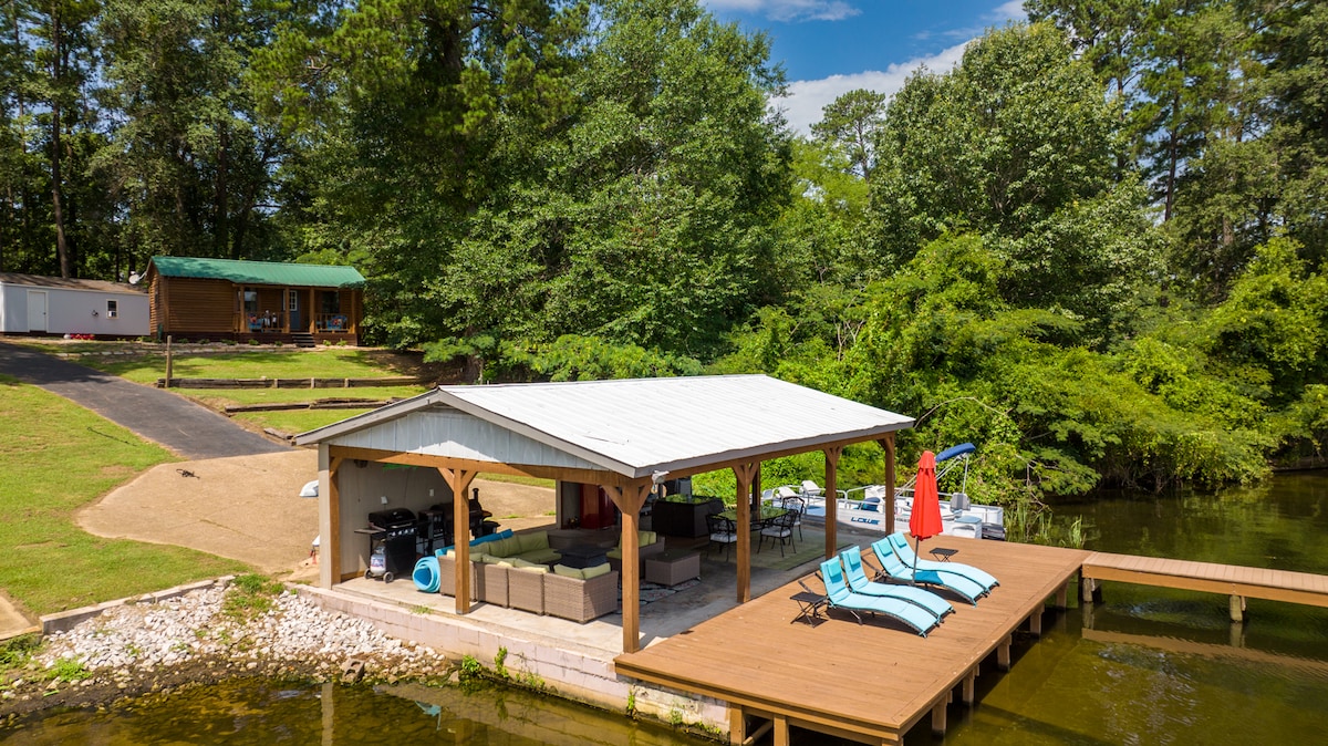 Lost Pines Lake Cabin *with HOT TUB*