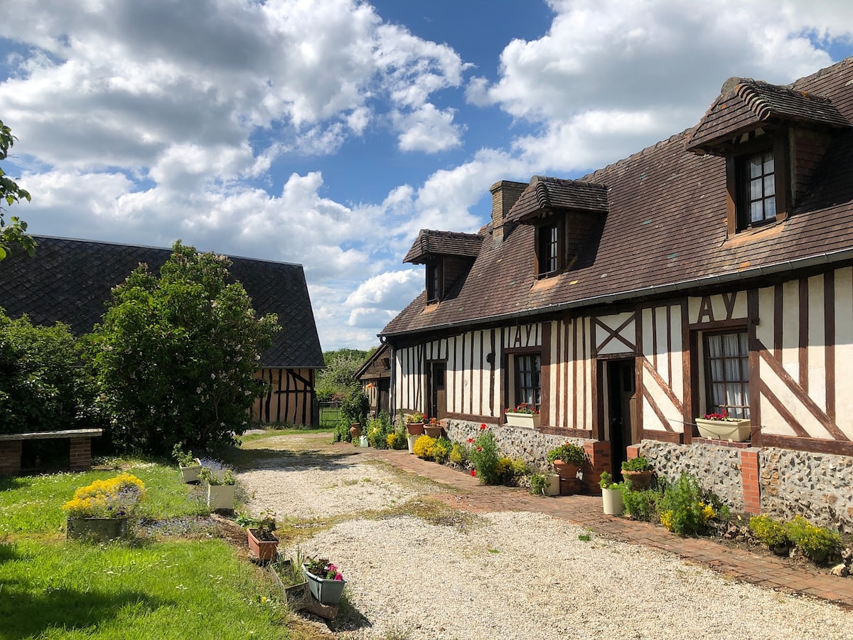 La Longère, cozy cottage with garden in Normandy