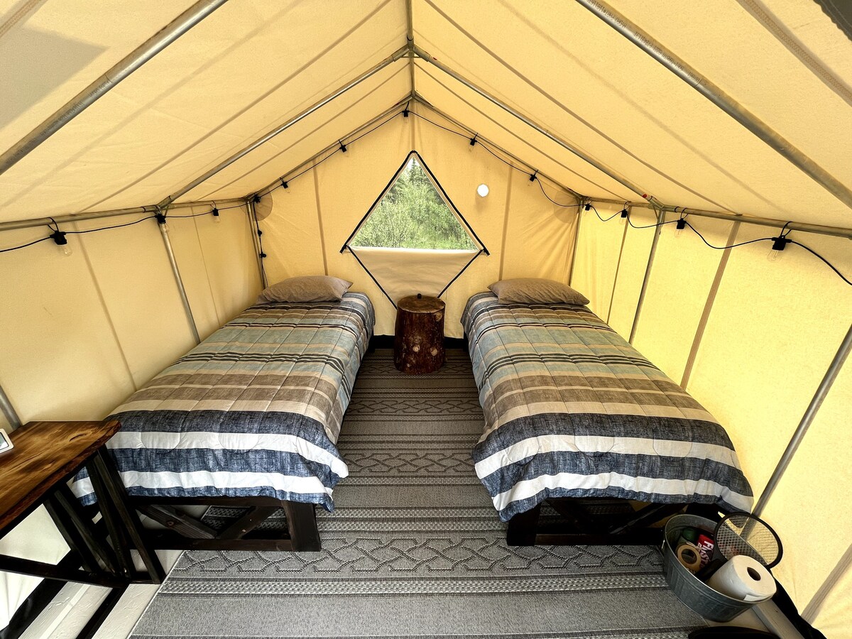 The Prospector Wall Tent at Stump Creek B&B