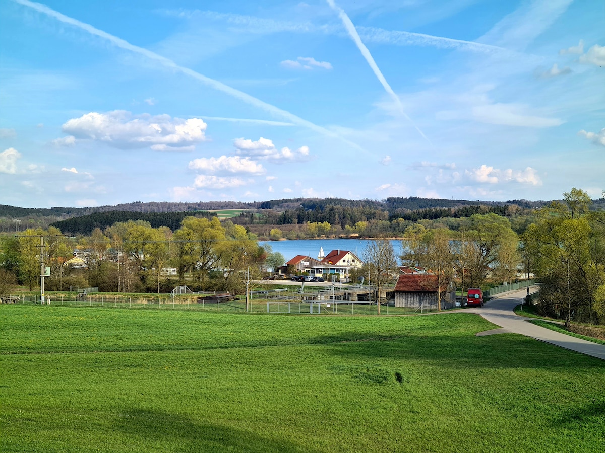 Seeblickwohnung am Oberrieder Weiher mit Terrasse