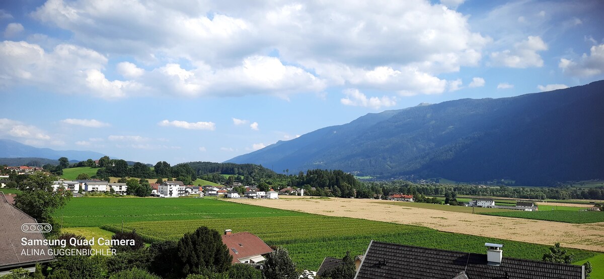 1楼公寓型住宅，可欣赏露台和山景