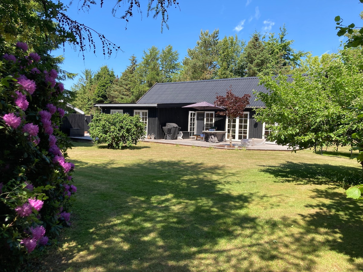 Summerhouse with sauna and lovely beds, near beach