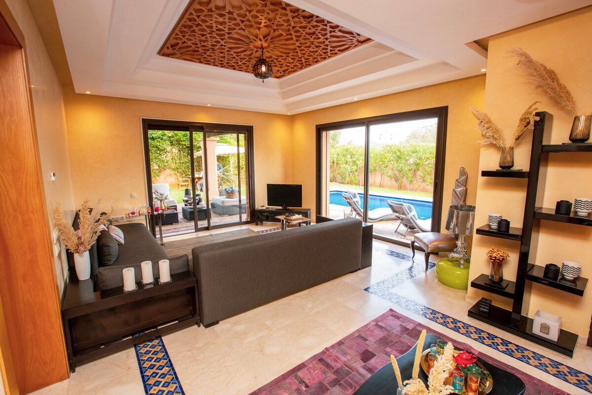 Somptueuse villa avec piscine & golf à Benslimane