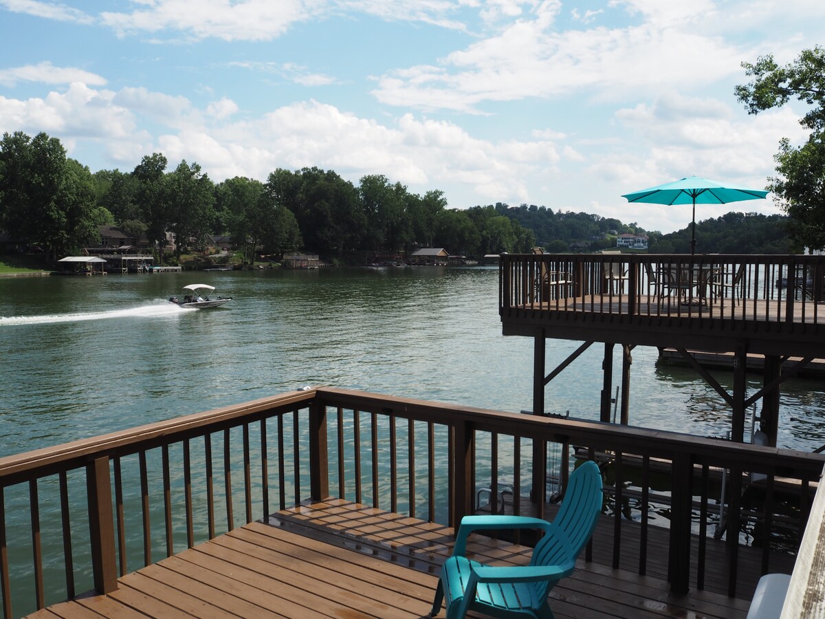 Lake House with Hot Tub, Game Room and Docks