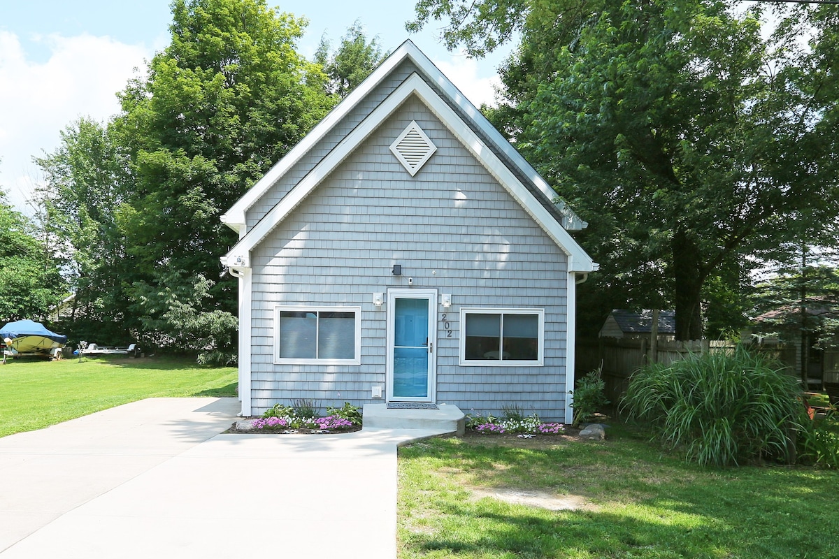 Lake Life Cottage