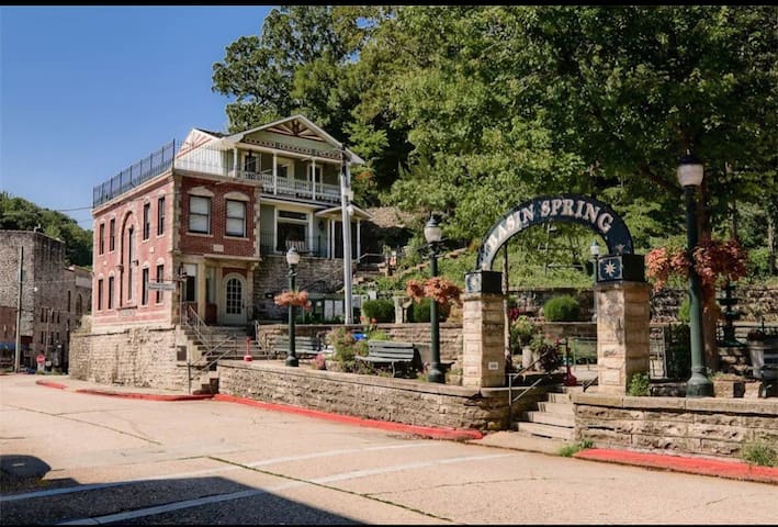 尤里卡斯普林斯(Eureka Springs)的民宿