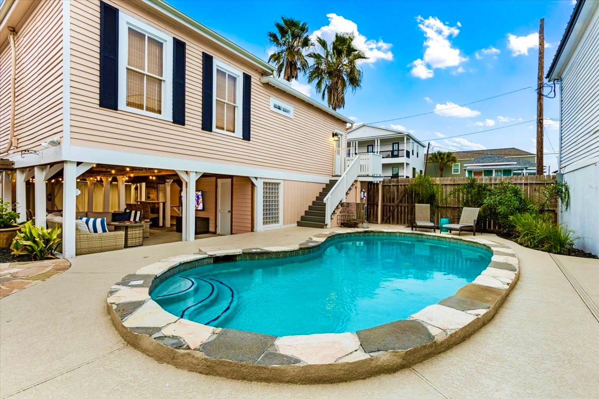 Two homes: Includes heated pool, 3 blocks to beach