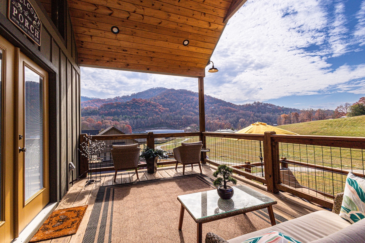 New Custom Home in Bryson City! Pet Friendly!