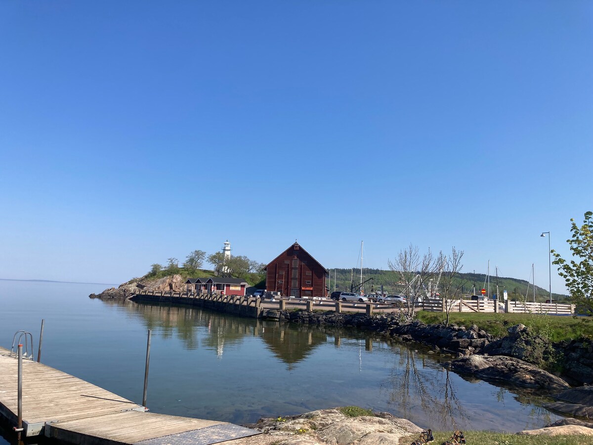 Hus + lillhus vid Vättern, Hästholmen