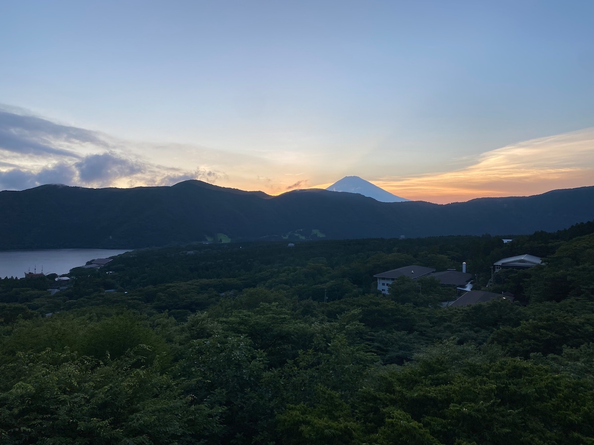 适合团体住宿，整栋租借/最多容纳32人！芦之湖·富士山尽收眼底，风景如画！源泉水直引温泉