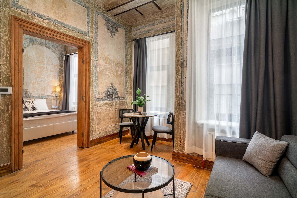 1-Bedroom Historic Apartment in Central Istanbul