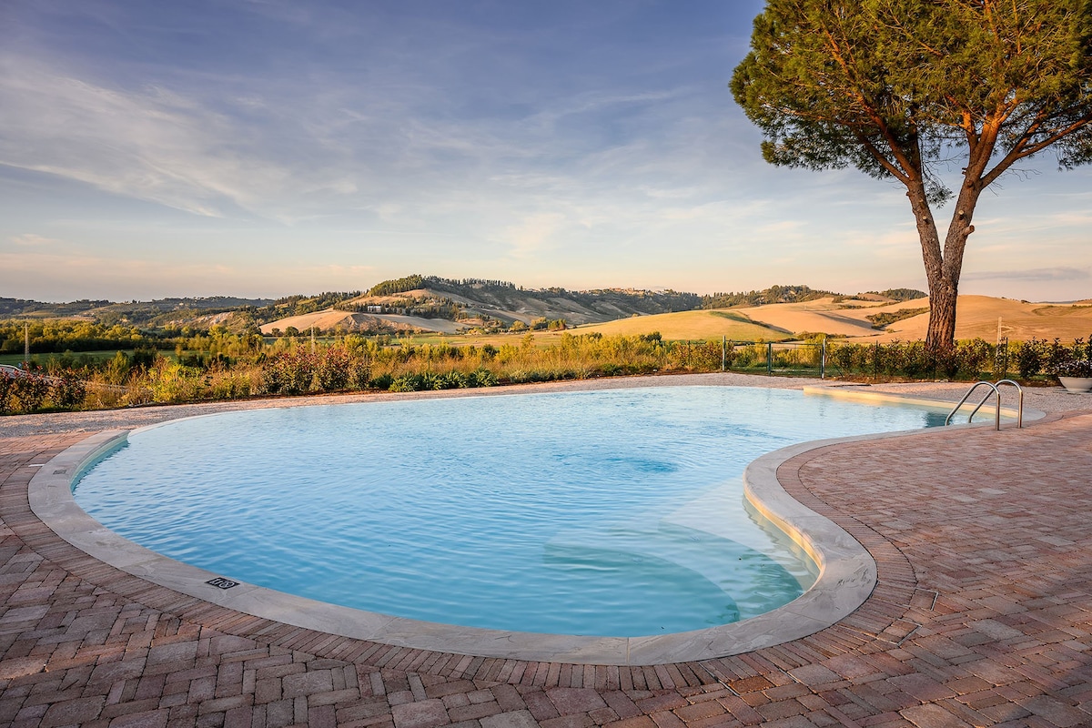 Orizzonti Toscani全新公寓可欣赏美景和泳池美景