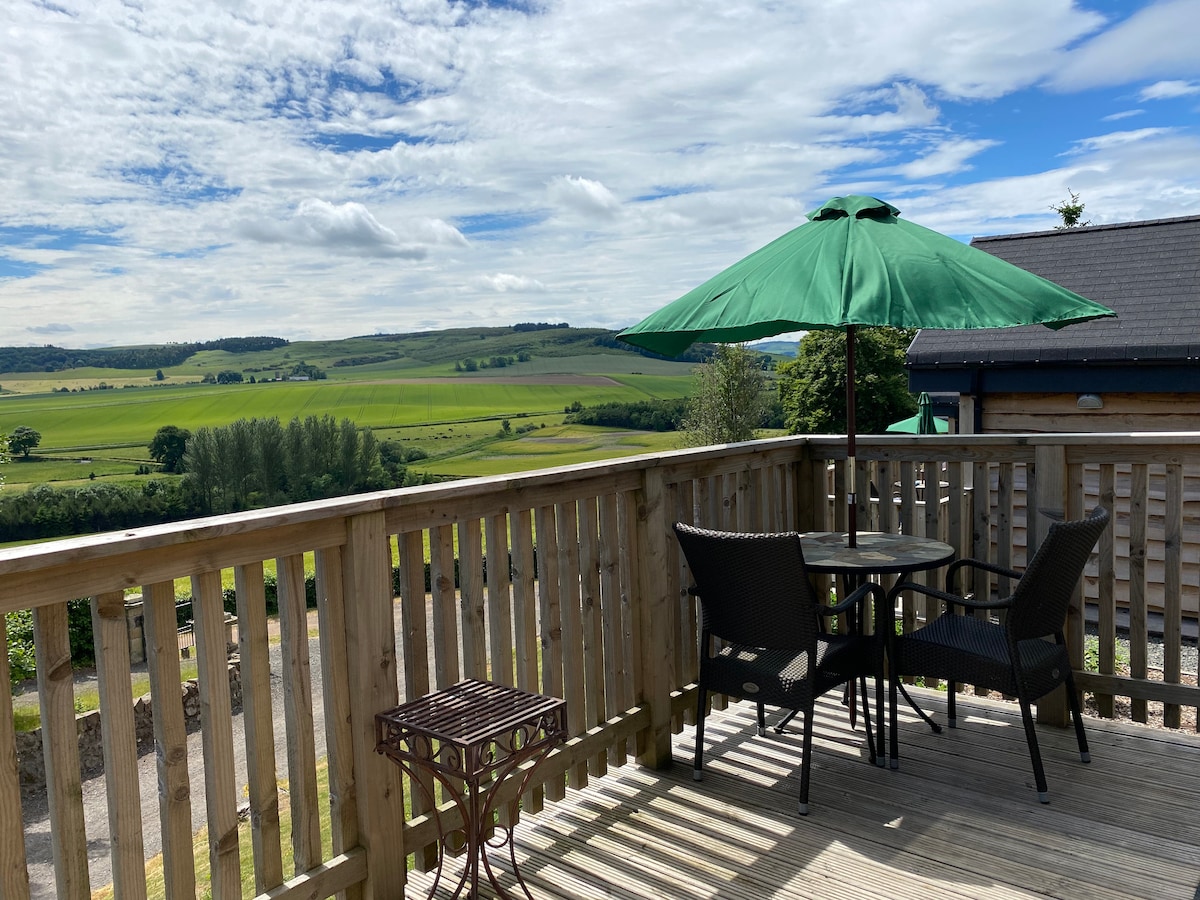 Badger Lodge with Hot Tub