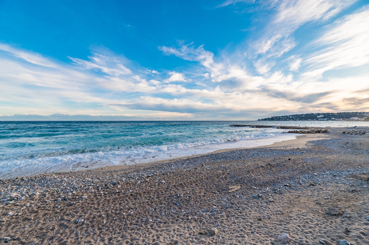 Superbe 2P vue mer au coeur de Menton