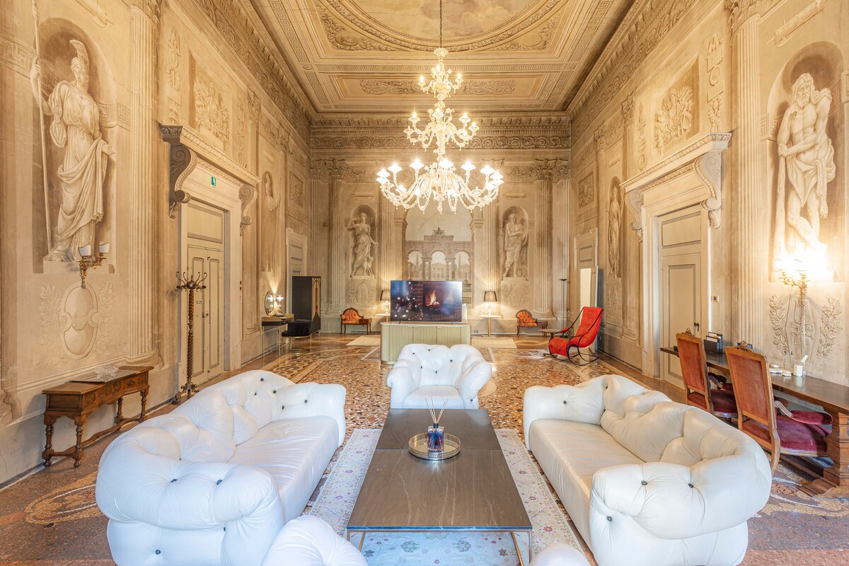 Luxury Suite at Palazzo Camozzini