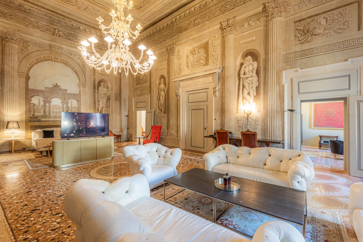 Luxury Suite at Palazzo Camozzini