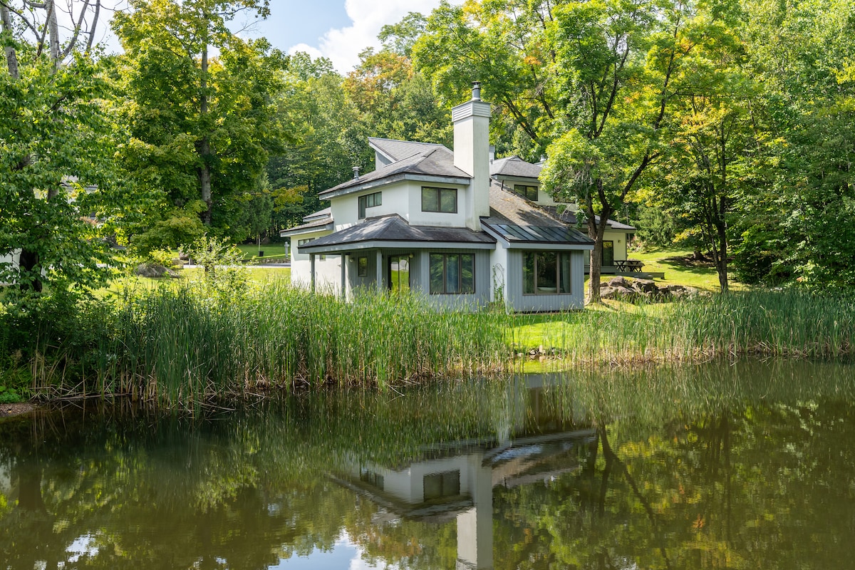 Glamorous Dog Friendly 2BR 2.5 Bath w/ Pool Sauna