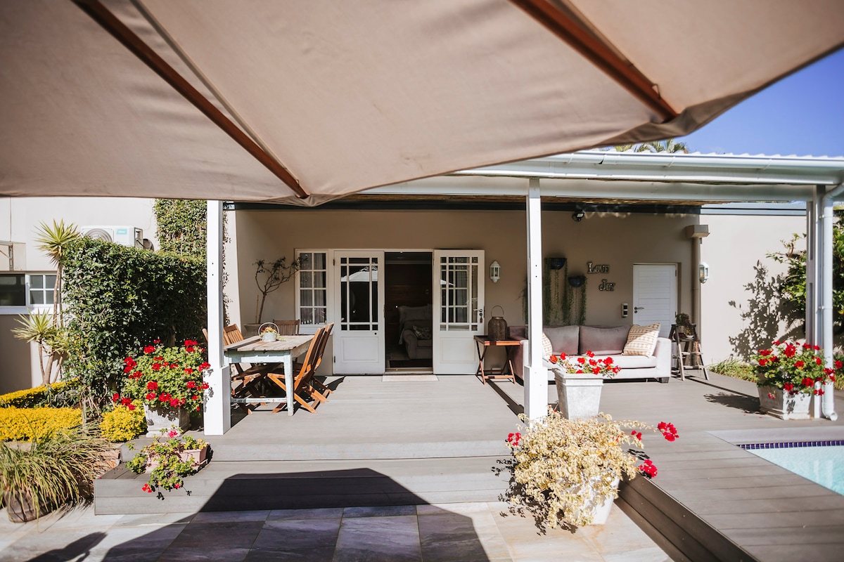 Garden Guest Suite with Pool View