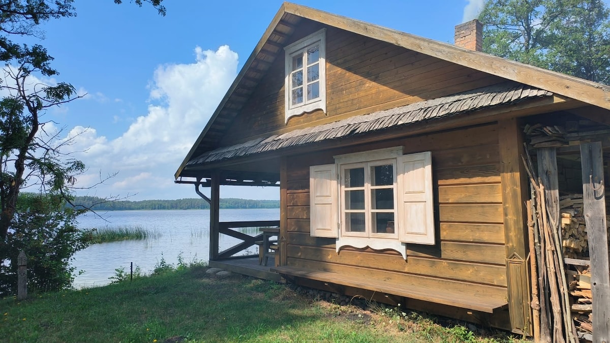 Lakefront Log House and Sauna