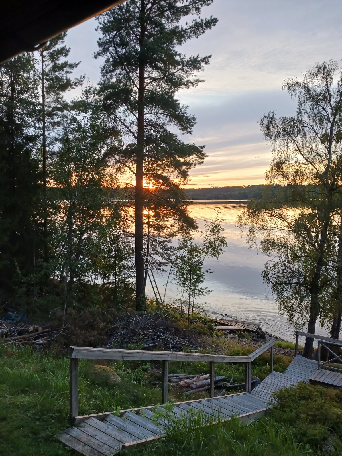 Mökki upeilla järvimaisemilla!