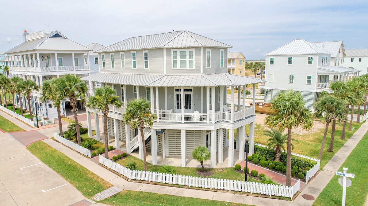 Beachside Retreat w/ Ocean Views & 4 Ensuite Baths