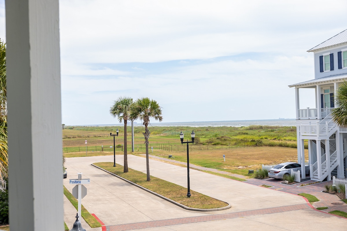 Beachside Retreat w/ Ocean Views & 4 Ensuite Baths