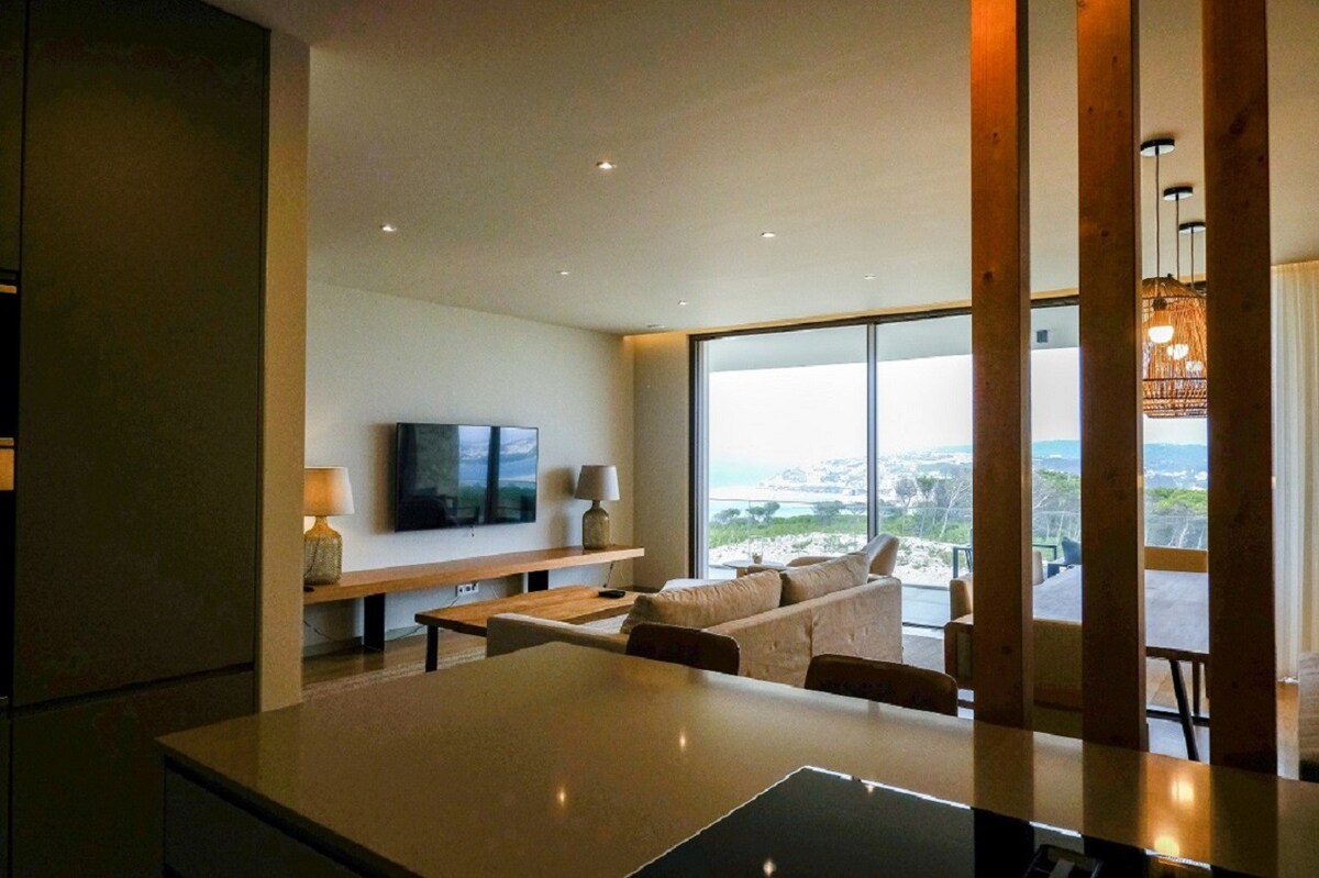 Luxury 3 Bedrooms Apartment with Ocean View