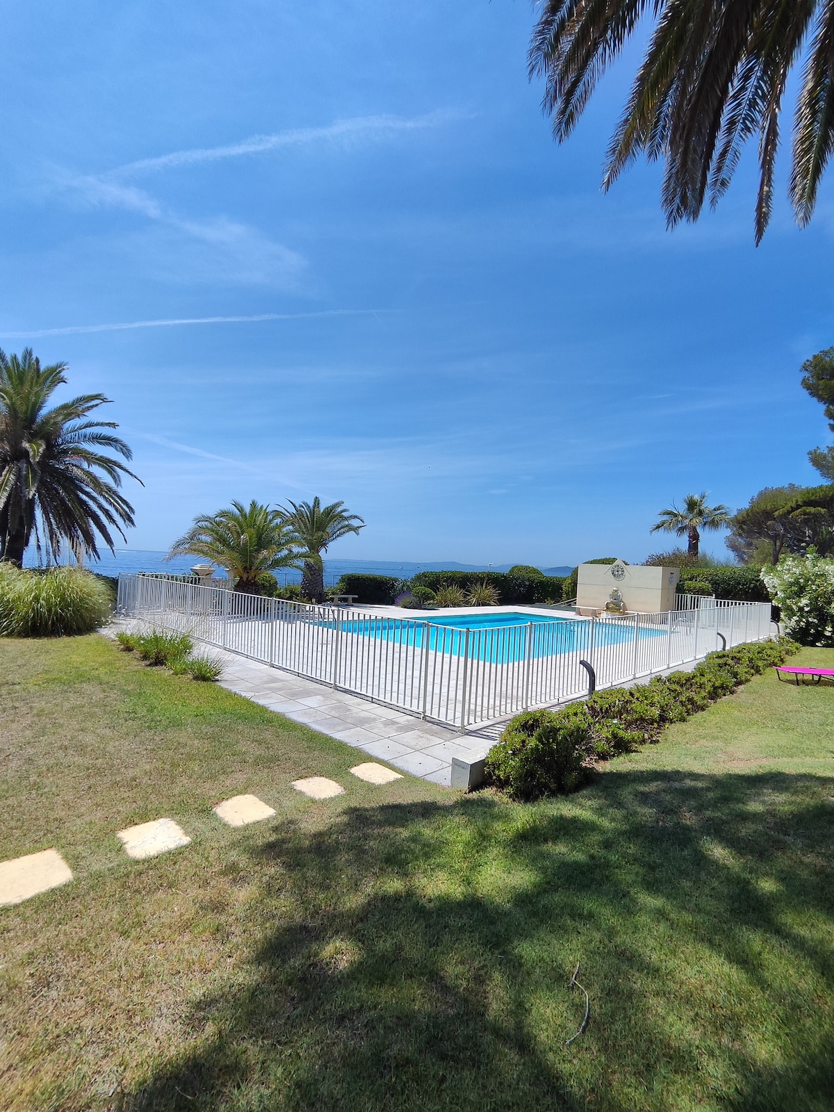 Studio jardin Piscine chauffée clim accès plage