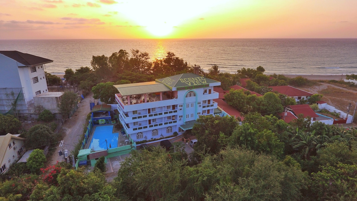 Family room, roofdeck, pool, beach