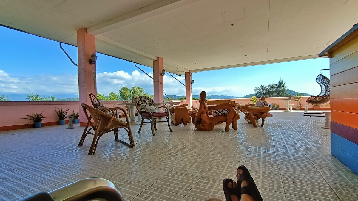 Family room, roofdeck, pool, beach