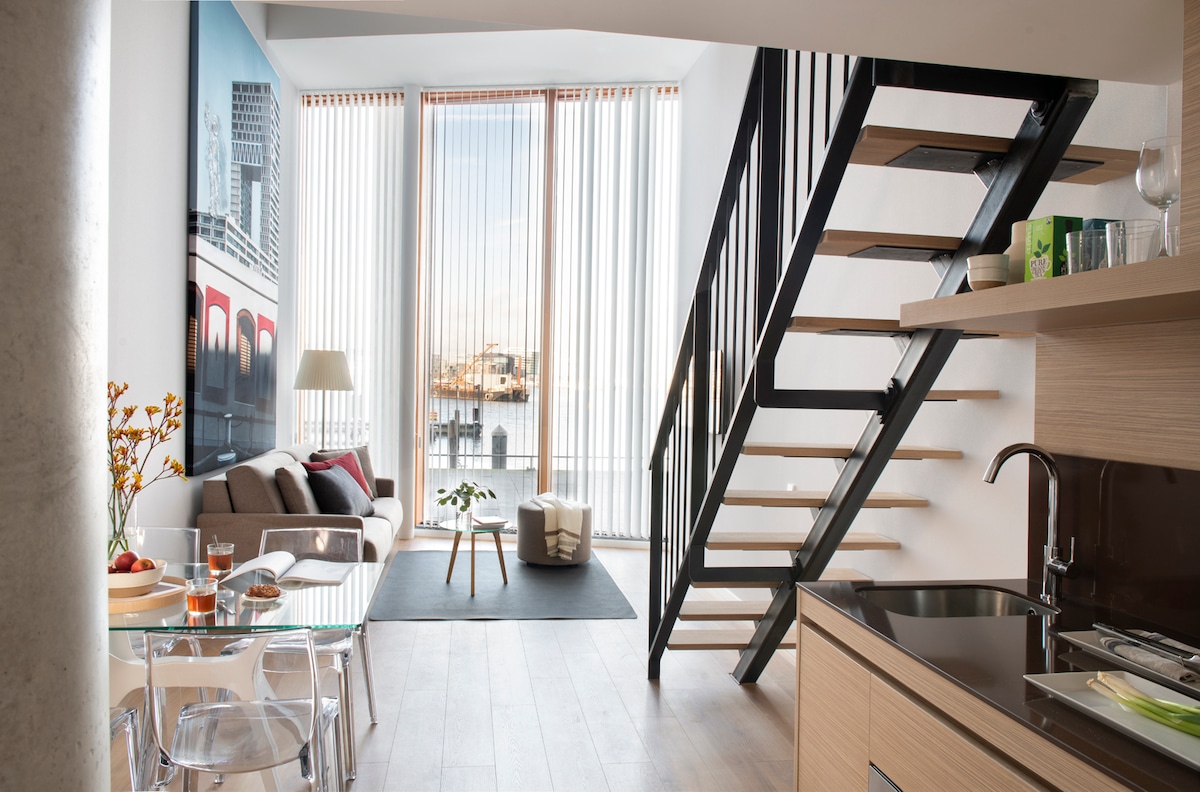 Nordic Design Riverfront Apartment w Views