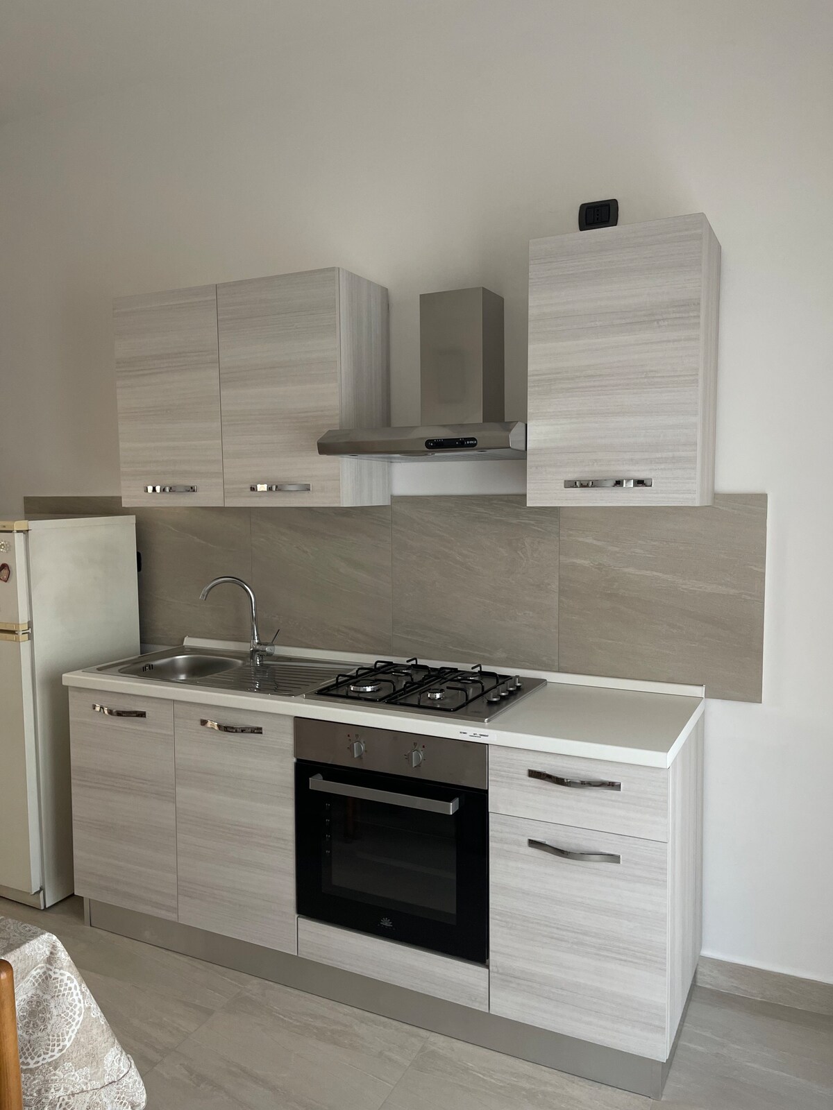 Freesia Apartment— Appartamento con cucina