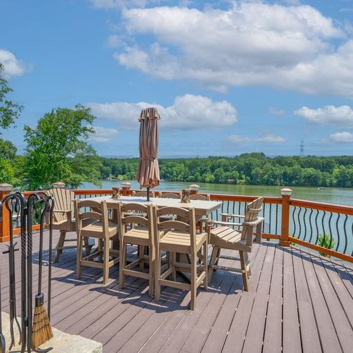 Log Cabin Lake Living