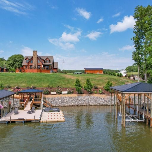 Log Cabin Lake Living