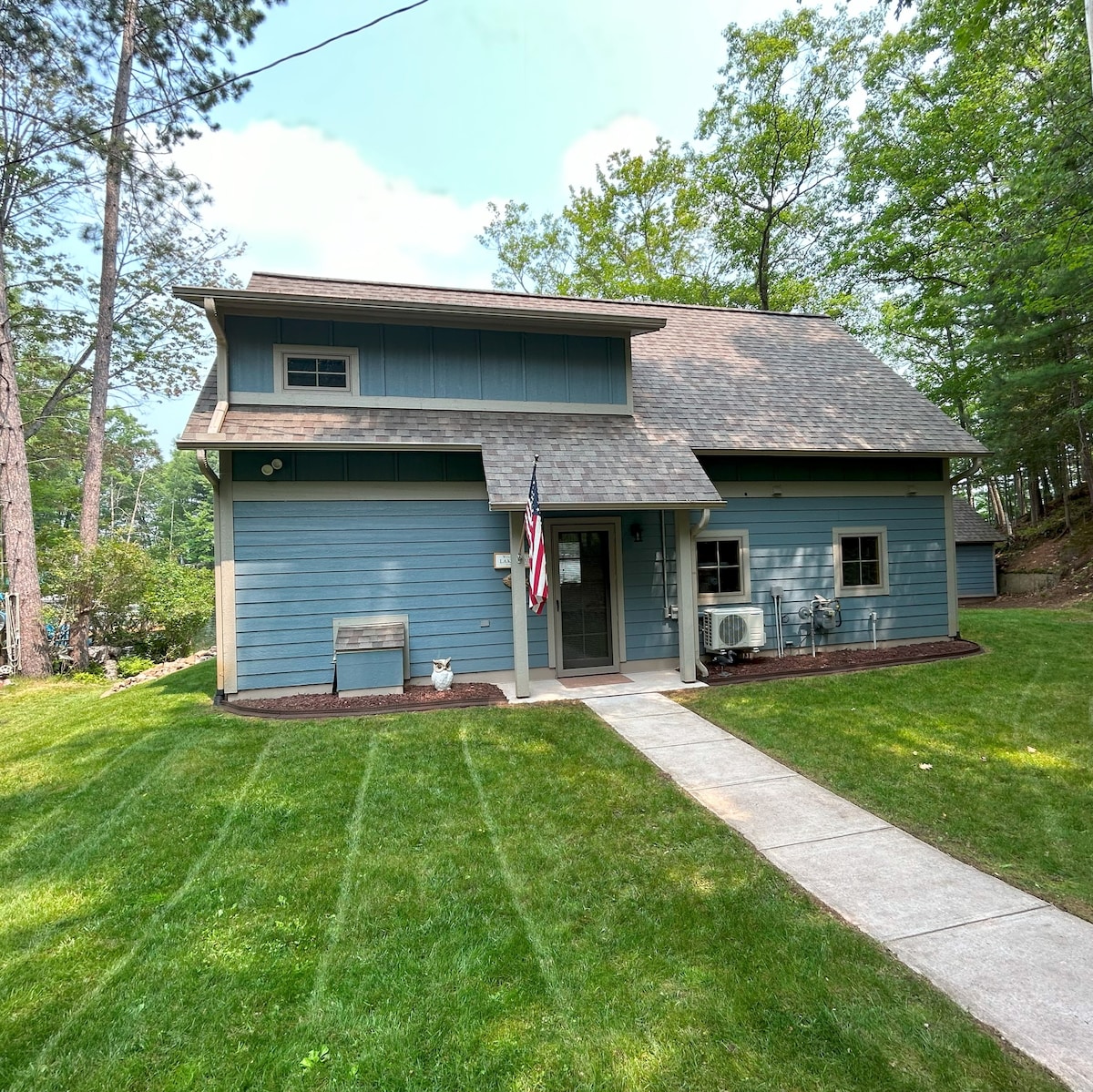 Adorable Lake Ellwood Home