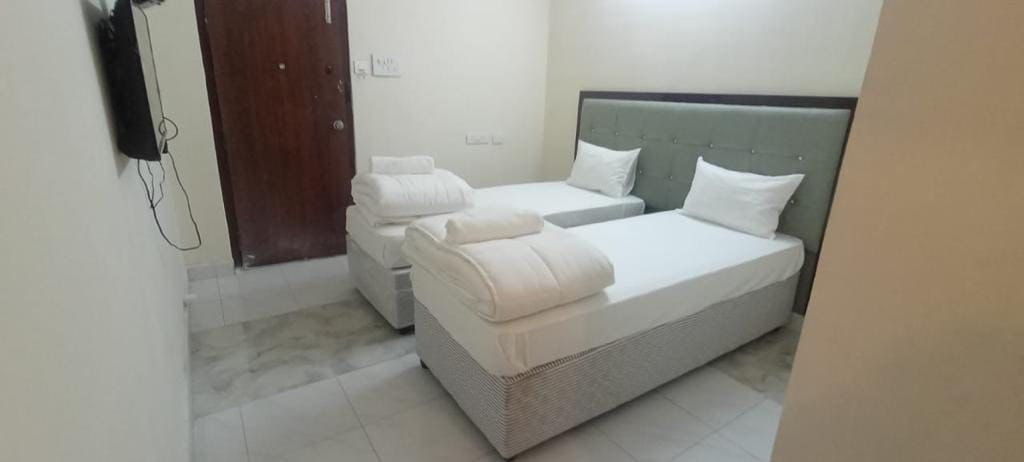 Deluxe Rooms Near Aig Hospital