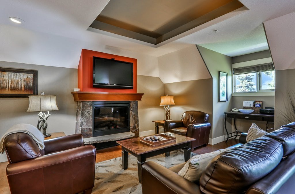 Superb 2BR Condo w/ Charming Mountain View & Pool