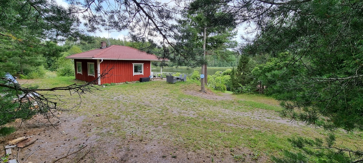 Lohjanjärvi的传统小屋
