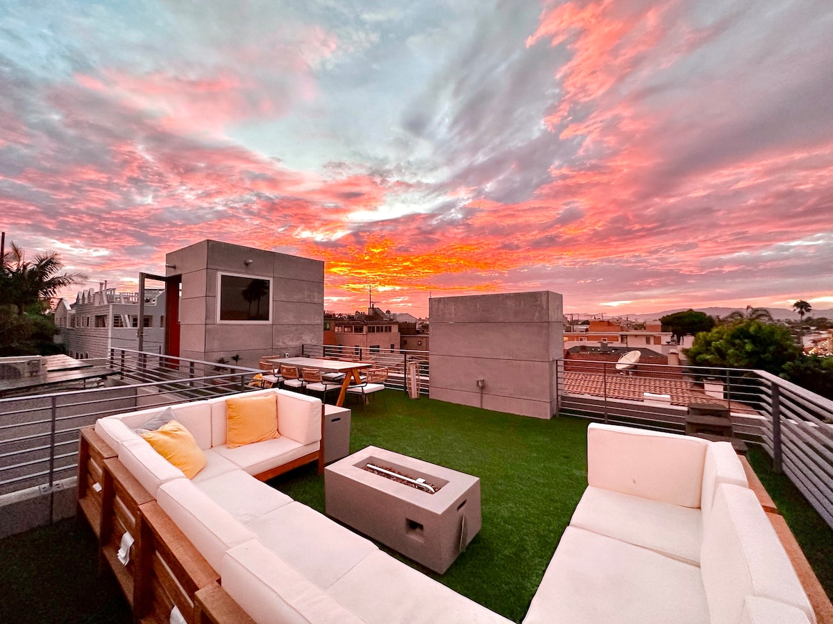 THE Epic "Hover House" on the Venice Beach Canals