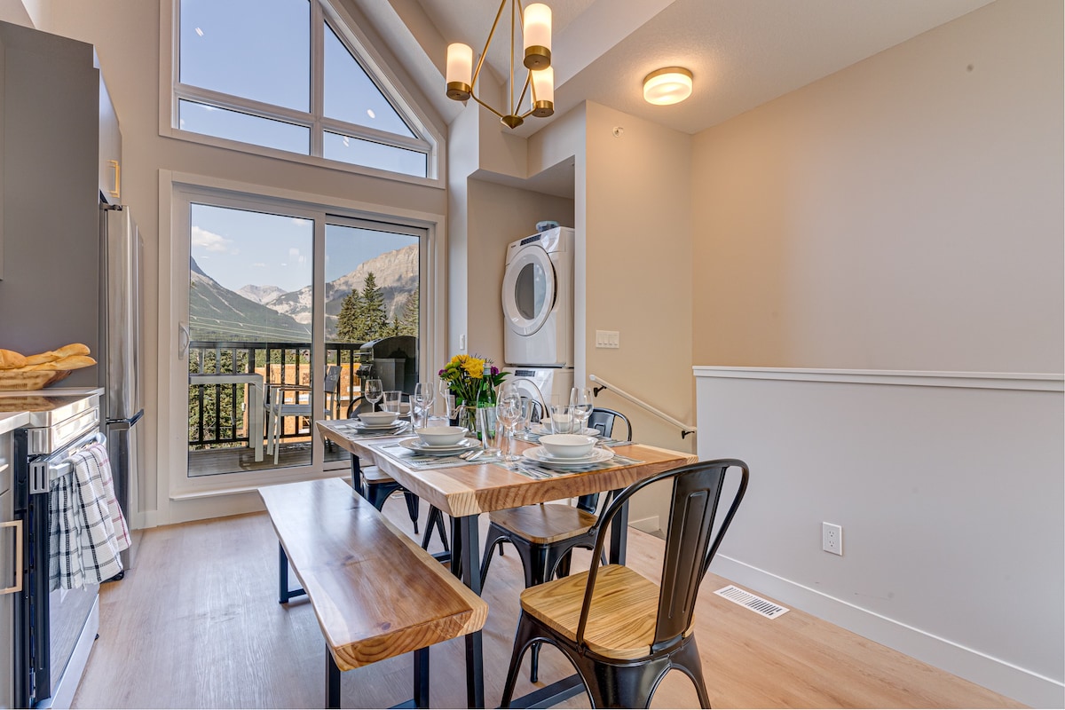 Stunning Mountain View Townhome | Near Downtown