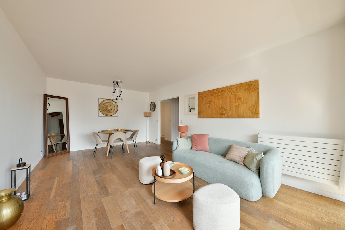 La Défense: stylish 2BR newly refurbished, balcony