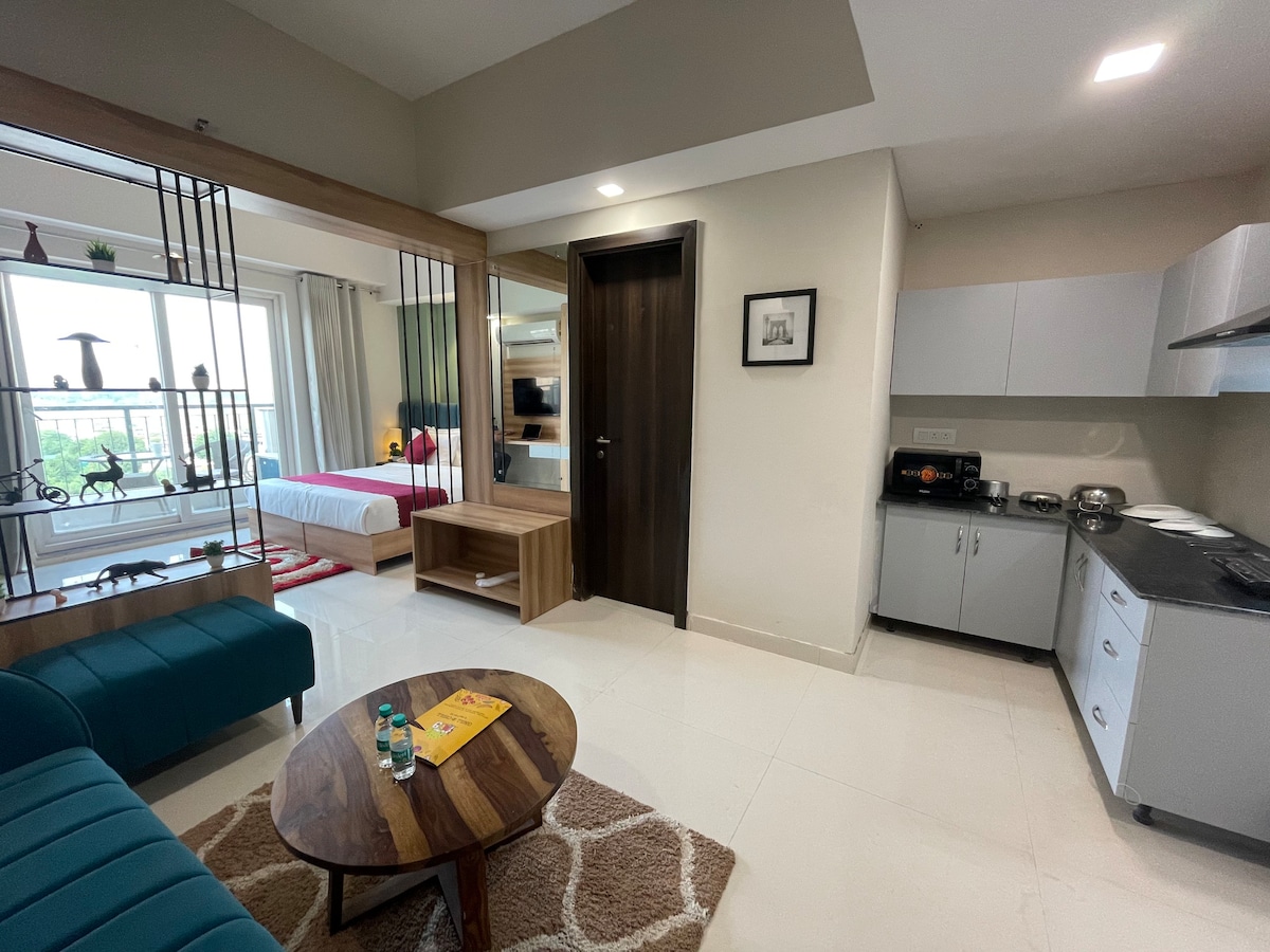 Huda's Hideway 1BHK with Balcony