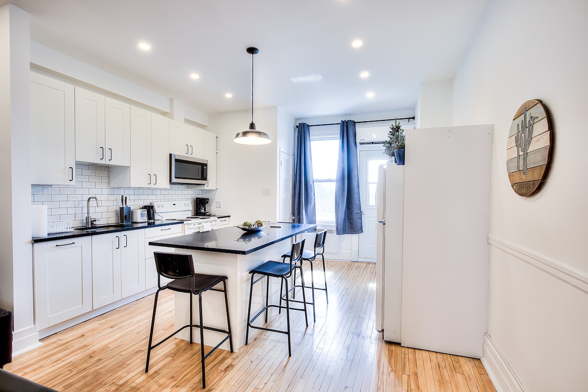 Montreal Classic Style 2br Apt